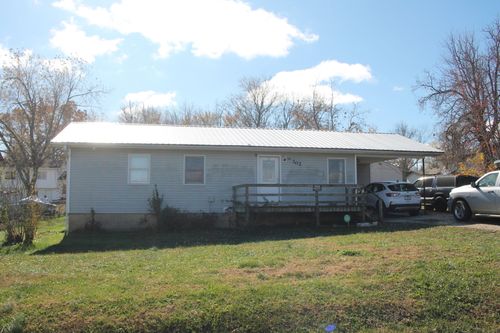 302 E Clouse St, Mountain Grove, MO, 65711-2250 | Card Image