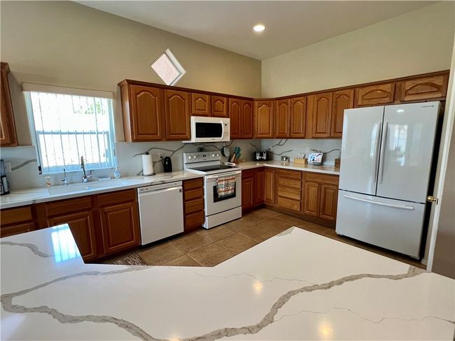 Kitchen | Image 12