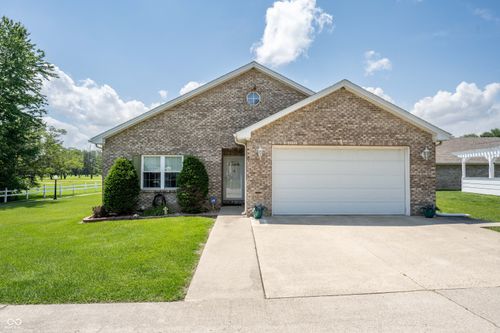 5584 N Sandy Creek Dr, Seymour, IN, 47274-7697 | Card Image