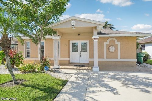 770 93rd Ave N, NAPLES, FL, 34108-2441 | Card Image
