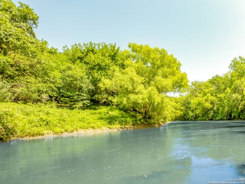 237 County Road 393, Runge, TX, 78151-4149 | Card Image