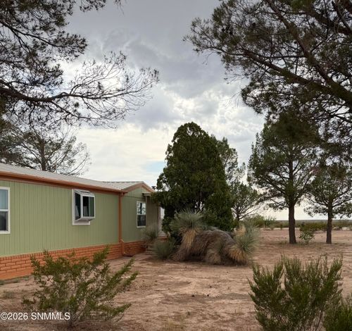 2 Arapaho Rd, Vado, NM, 88072-7260 | Card Image