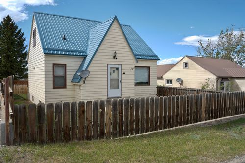 126 9th Ave Se, Cut Bank, MT, 59427-3321 | Card Image