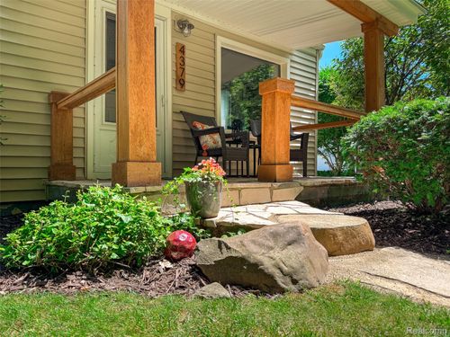 4379 Cedar Ave, West Bloomfield, MI, 48323-1107 | Card Image