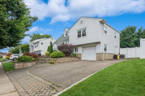 44 Garnet Ln, Plainview, NY, 11803-3802 | Card Image