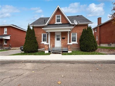 101 Queen St S, House other with 3 bedrooms, 2 bathrooms and 4 parking in Renfrew ON | Image 2