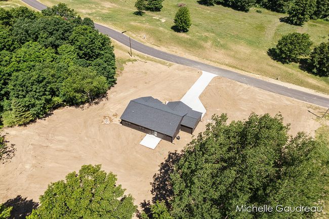 3551 Leaf Ln, House other with 3 bedrooms, 3 bathrooms and null parking in Freeport MI | Image 52