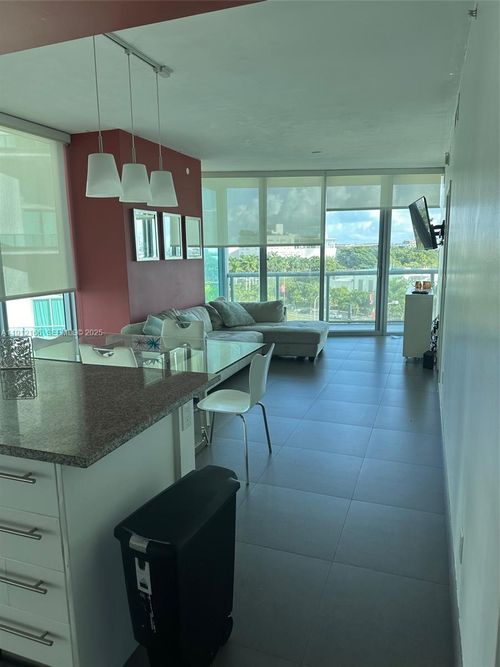 512-888 Biscayne Blvd, Miami, FL, 33132-1512 | Card Image