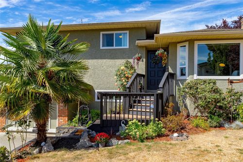 778 Cameo St, Saanich, BC, V8X4M4 | Card Image