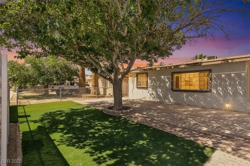 209 N 21st St, Las Vegas, NV, 89101-4503 | Card Image