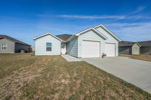 1113 Harbor Dr, Salina, KS, 67401 | Card Image