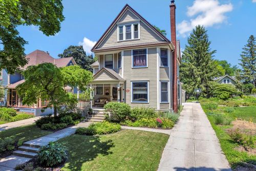 8100 Chestnut St, Wauwatosa, WI, 53213-2508 | Card Image