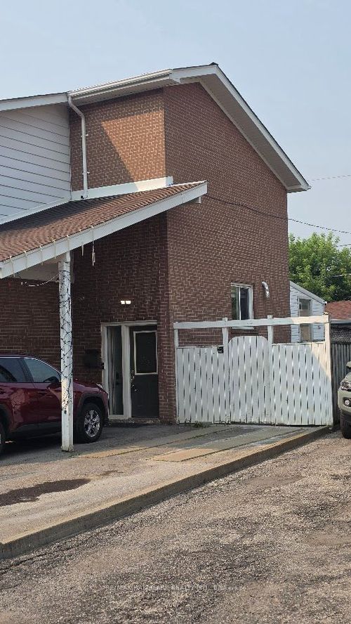888 Krosno Blvd, Pickering, ON, L1W1H4 | Card Image
