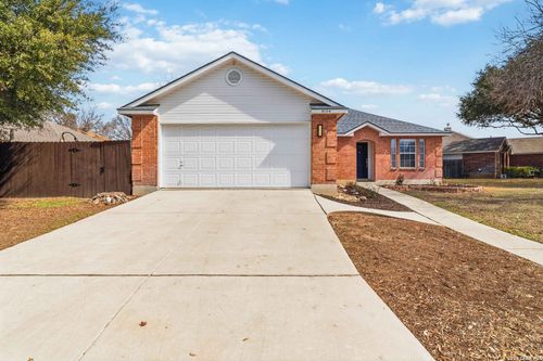 8106 Heritage Park Dr, San Antonio, TX, 78240-5353 | Card Image