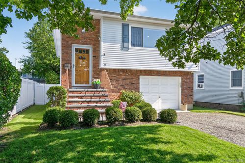15 1st Ave, Bayville, NY, 11709-2511 | Card Image