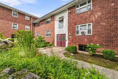 2e-836 N Broadway, Yonkers, NY, 10701-1228 | Card Image