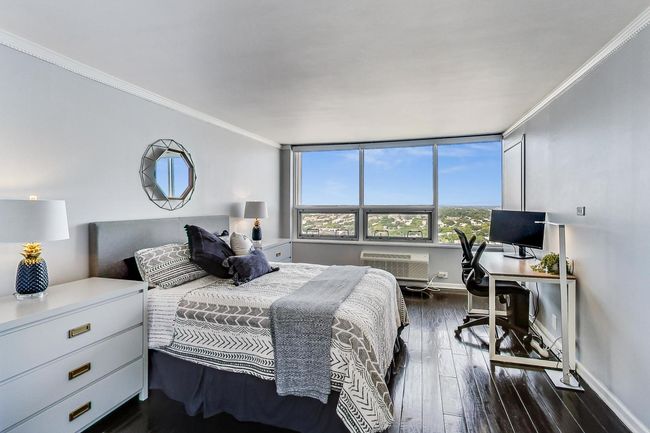 APT-28C - 5733 N Sheridan Rd, Home with 2 bedrooms, 2 bathrooms and 1 parking in Chicago IL | Image 19
