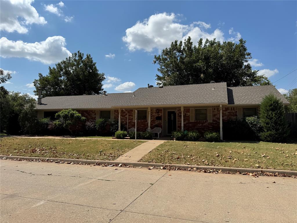 Oakside Dr, Moore, OK 73160