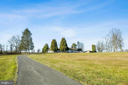 2389 Route 212, COOPERSBURG, PA, 18036-9675 | Card Image