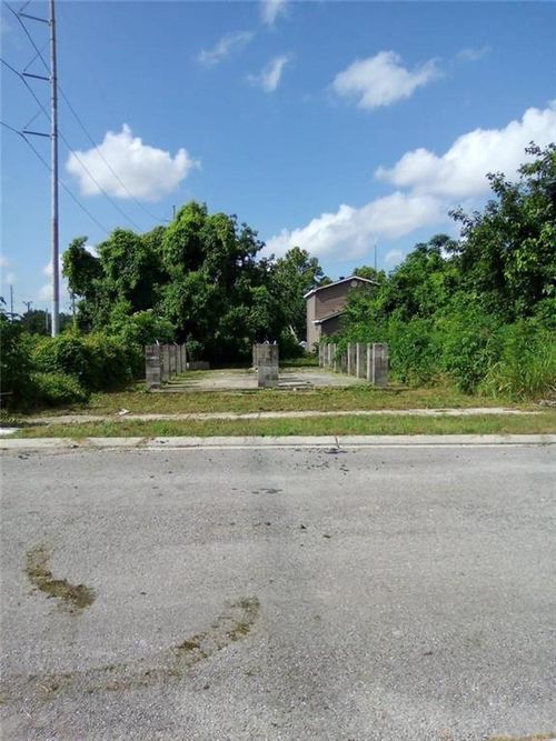 2926 Laussat Pl, New Orleans, LA, 70117-6315 | Card Image