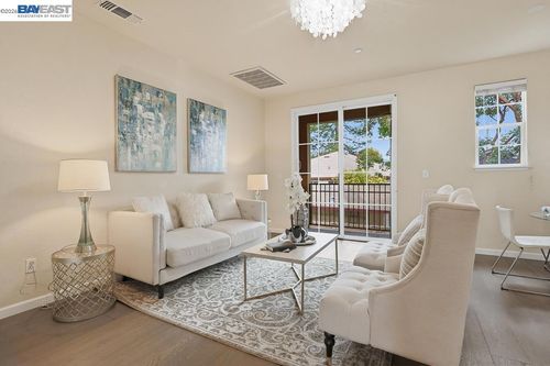 3937 3937 Forest Cir, Castro Valley, CA, 94546 | Card Image