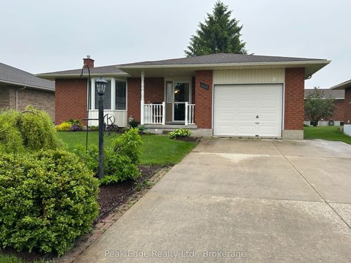 400 Durham St E, Mount Forest, ON, N0G2L2 | Card Image