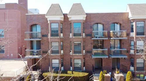 2fl-7124 164th St, Fresh Meadows, NY, 11365-4517 | Card Image