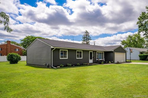 803 Dayton St, Davison, MI, 48423-1717 | Card Image