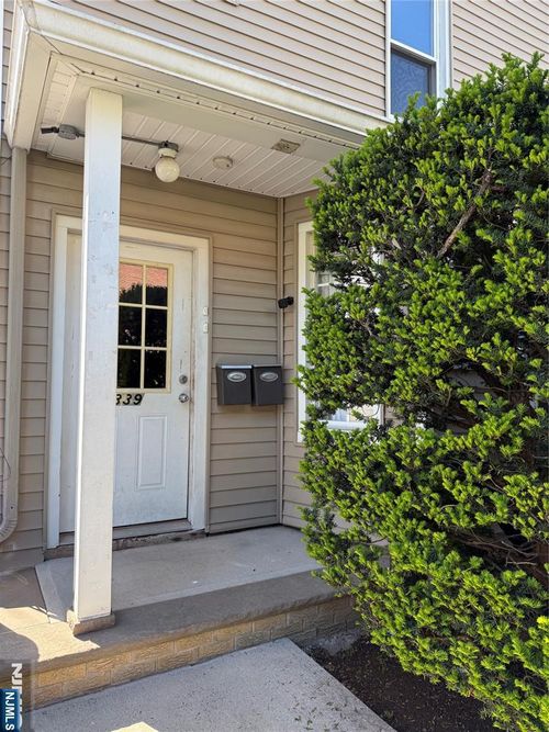 339 6th St, Carlstadt, NJ, 07072-1018 | Card Image