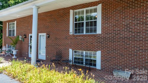 97-75 Laurelwood Dr, Marion, NC, 28752-3133 | Card Image