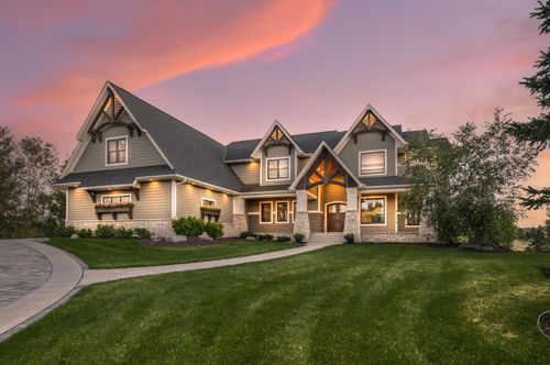 9745 Whistling Valley Rd, Lake Elmo, MN, 55042-4455 | Card Image