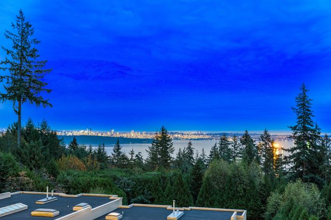 302 - 3131 Deer Ridge Drive, Condo with 2 bedrooms, 2 bathrooms and 2 parking in West Vancouver BC | Image 32