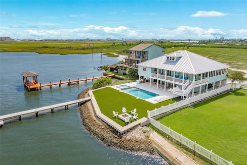 9680 Airways Ln, Galveston, TX, 77554-9384 | Card Image