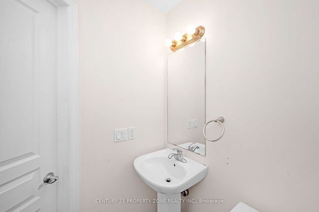 11 Ladybell Lane, House attached with 2 bedrooms, 3 bathrooms and 1 parking in Hannon ON | Image 21