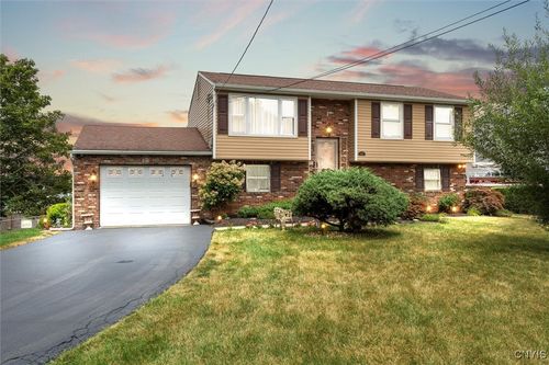 655 Hazelwood Ave, Syracuse, NY, 13224-1231 | Card Image
