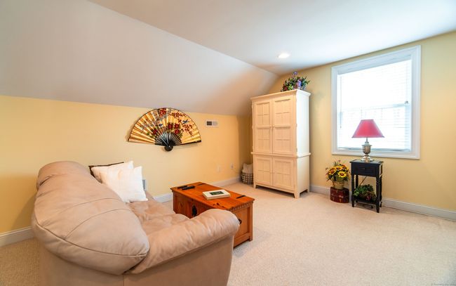 Upper Level Family Room | Image 34