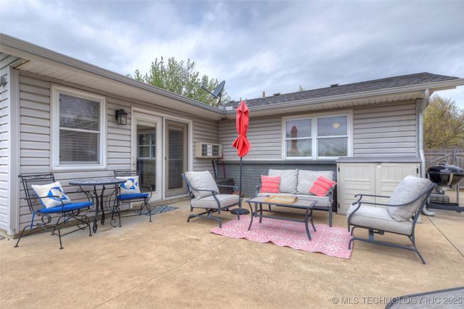 Lots of patio for your sitting, eating and lounging space! | Image 28