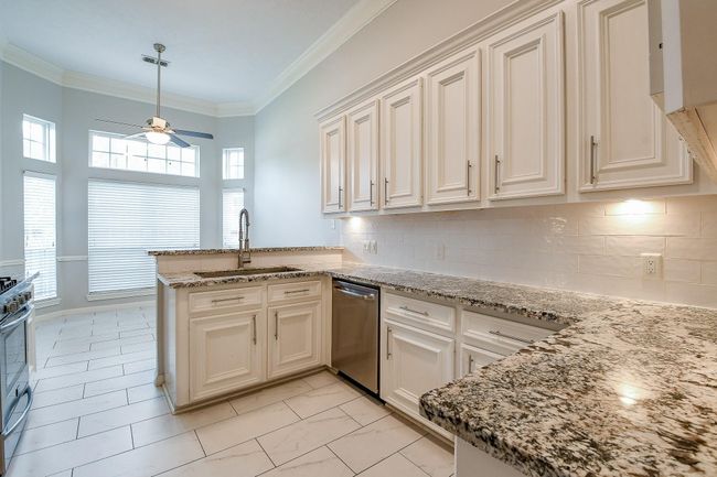 21818 Windsor Castle Dr, House other with 3 bedrooms, 2 bathrooms and 2 parking in Spring TX | Image 12