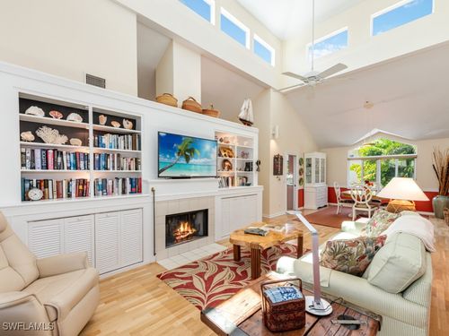 2-640 2nd St S, NAPLES, FL, 34102-8625 | Card Image