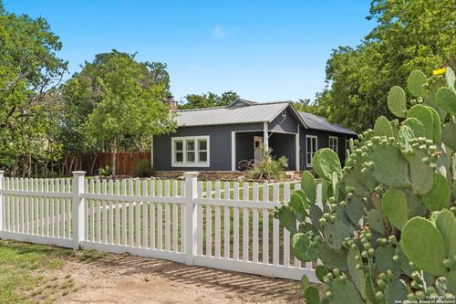 14280 State Highway 16 N, Medina, TX, 78055-3561 | Card Image