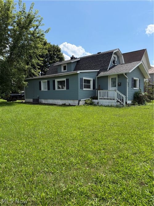 427 4th St Nw, New Philadelphia, OH, 44663-1921 | Card Image