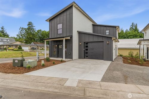 210 Glen Gate St, Cathlamet, WA, 98612-9595 | Card Image