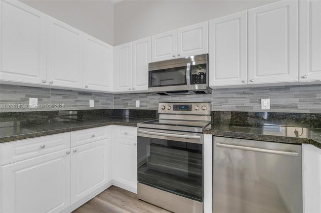1592 Salerno Cir, House other with 3 bedrooms, 2 bathrooms and null parking in Weston FL | Image 9