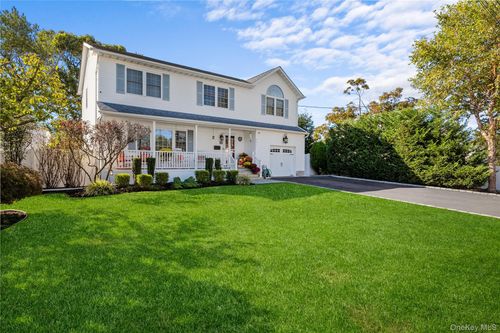 231 46th St, Lindenhurst, NY, 11757-2012 | Card Image