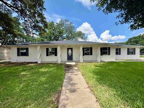 824 S 37th St, Nederland, TX, 77627-7407 | Card Image