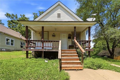 2202 Wood Ave, Kansas City, KS, 66104-4832 | Card Image