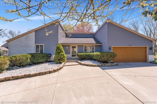 7573 Ashburton Ct, West Bloomfield, MI, 48322-2805 | Card Image