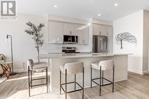 203-16 Compass Trail N, Central Elgin, ON, N5L0A5 | Card Image