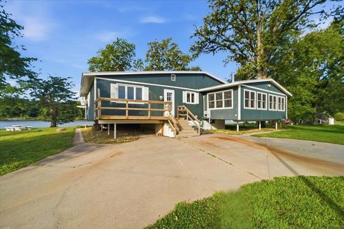 2204 Cottage Row Rd, Cedar Falls, IA, 50613-6819 | Card Image