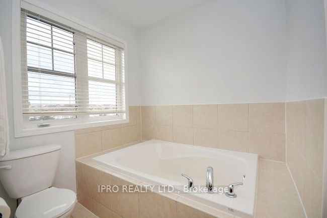 867 Fowles Crt, House attached with 4 bedrooms, 3 bathrooms and 2 parking in Milton ON | Image 35